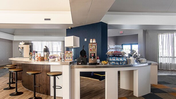 Free daily continental breakfast - Econo Lodge (Americus)