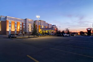 Exterior - Hampton Inn & Suites by Hilton Calgary-Airport (Calgary)