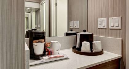 Hampton Inn & Suites by Hilton Calgary-Airport