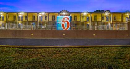 Motel 6 Americus, GA