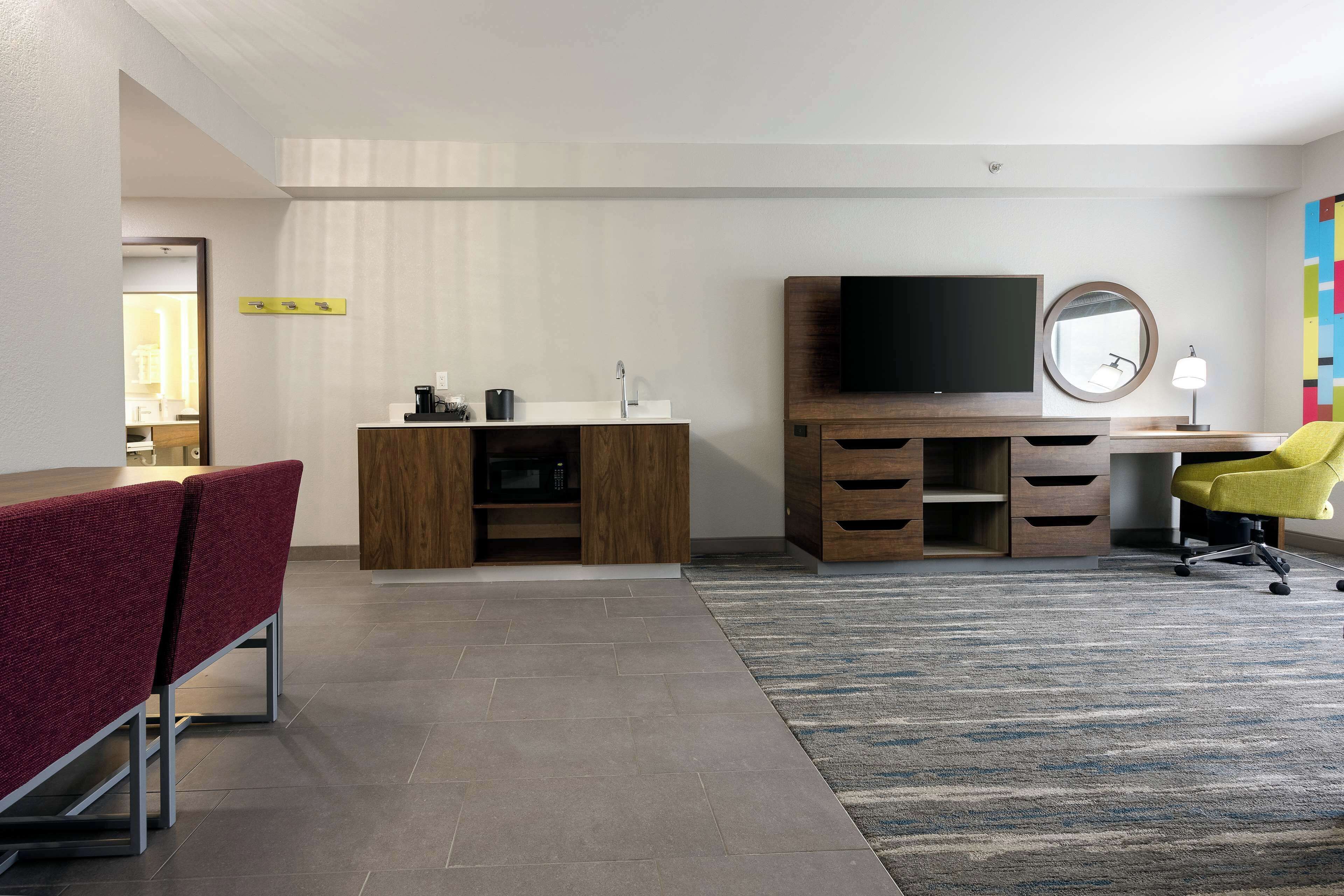 suite, 1 king bed, non smoking | in-room safe, blackout curtains, iron/ironing board, cots/infant beds