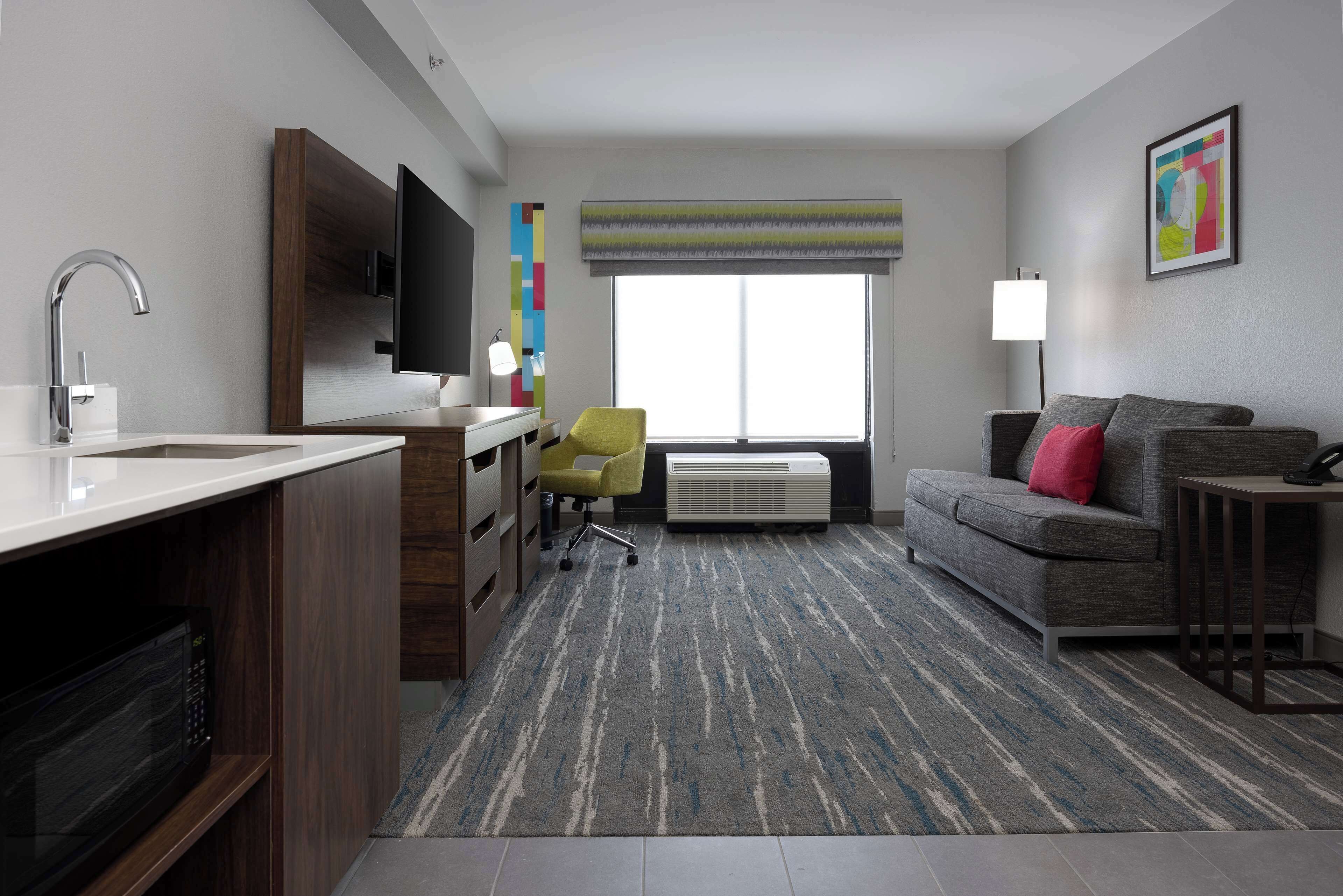 suite, 1 king bed, non smoking | living area | tv