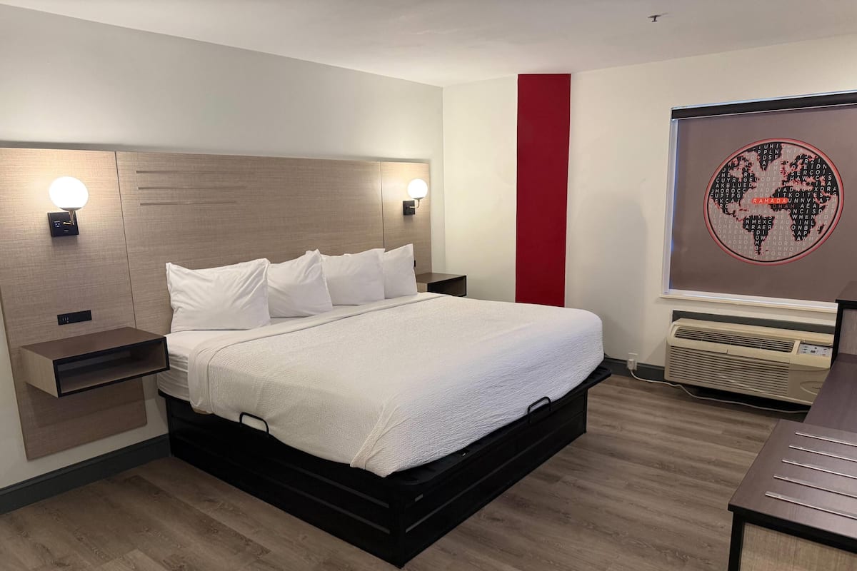 Literie de qualité supérieure, bureau, rideaux occultants