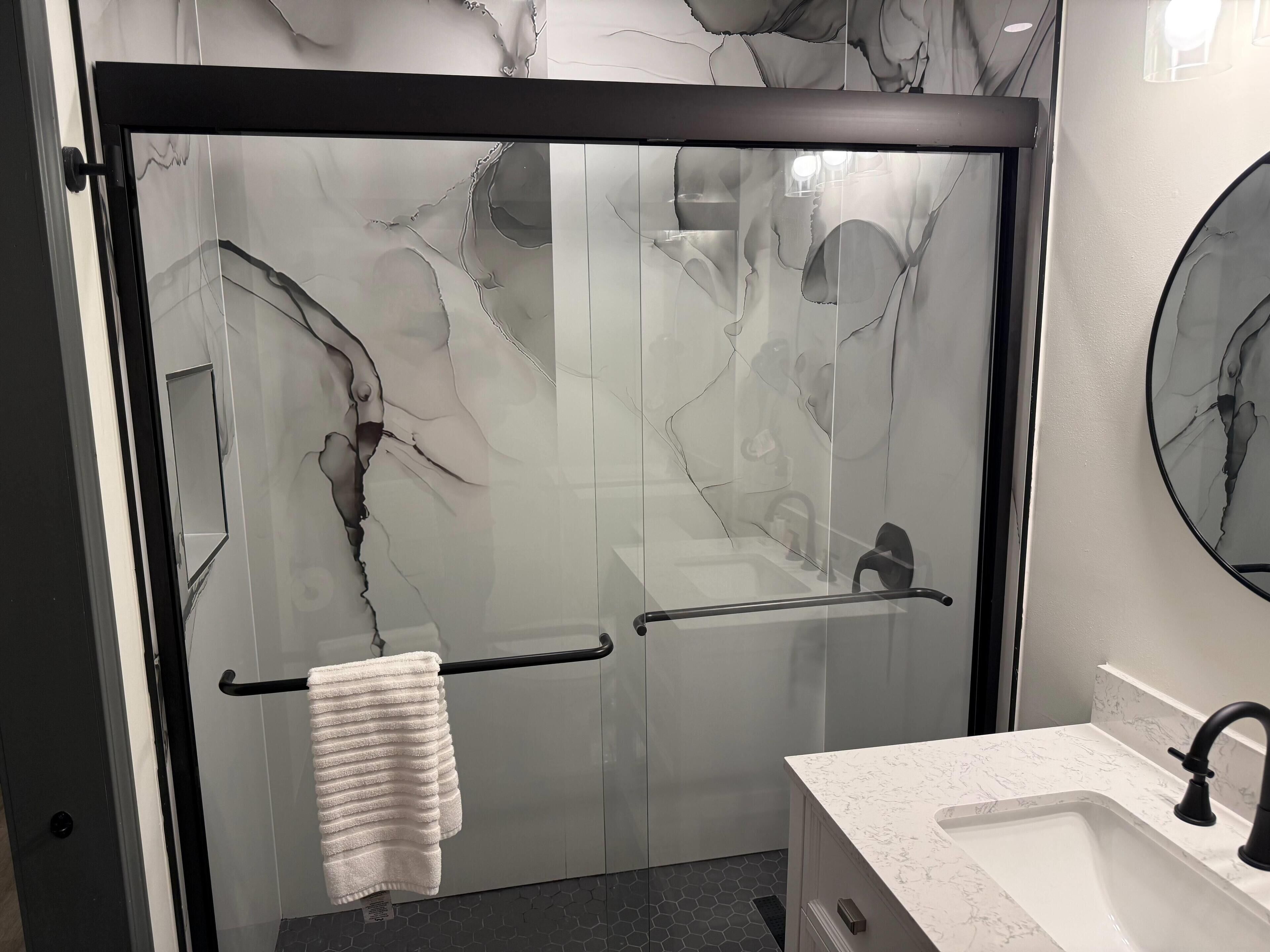 Room, 1 King Bed, Non Smoking | Bathroom | Shower, free toiletries, hair dryer, towels