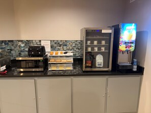 Breakfast area - Ramada by Wyndham Albany GA (Albany)