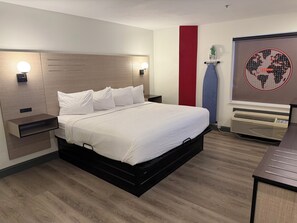Quarto, 1 cama King, para não fumantes | Roupas de cama premium, escrivaninha, cortinas blackout