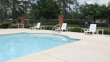 Piscina externa sazonal