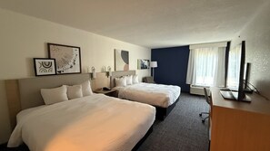 Doppelzimmer, 2 Doppelbetten, Nichtraucher | 1 Schlafzimmer, hochwertige Bettwaren, Schreibtisch