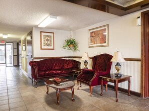 Lobby sitting area - Days Inn by Wyndham Adairsville (Adairsville)