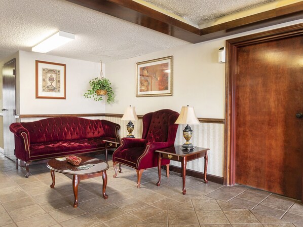 Lobby sitting area - Days Inn by Wyndham Adairsville (Adairsville)