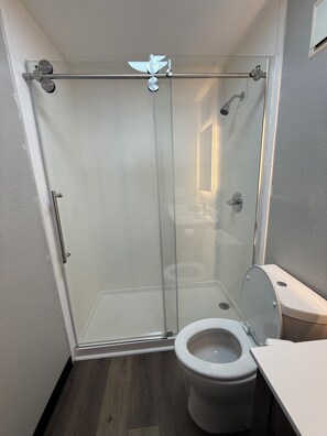 Desk, laptop workspace, soundproofing, iron/ironing board - Homestay Suites (Nashville)