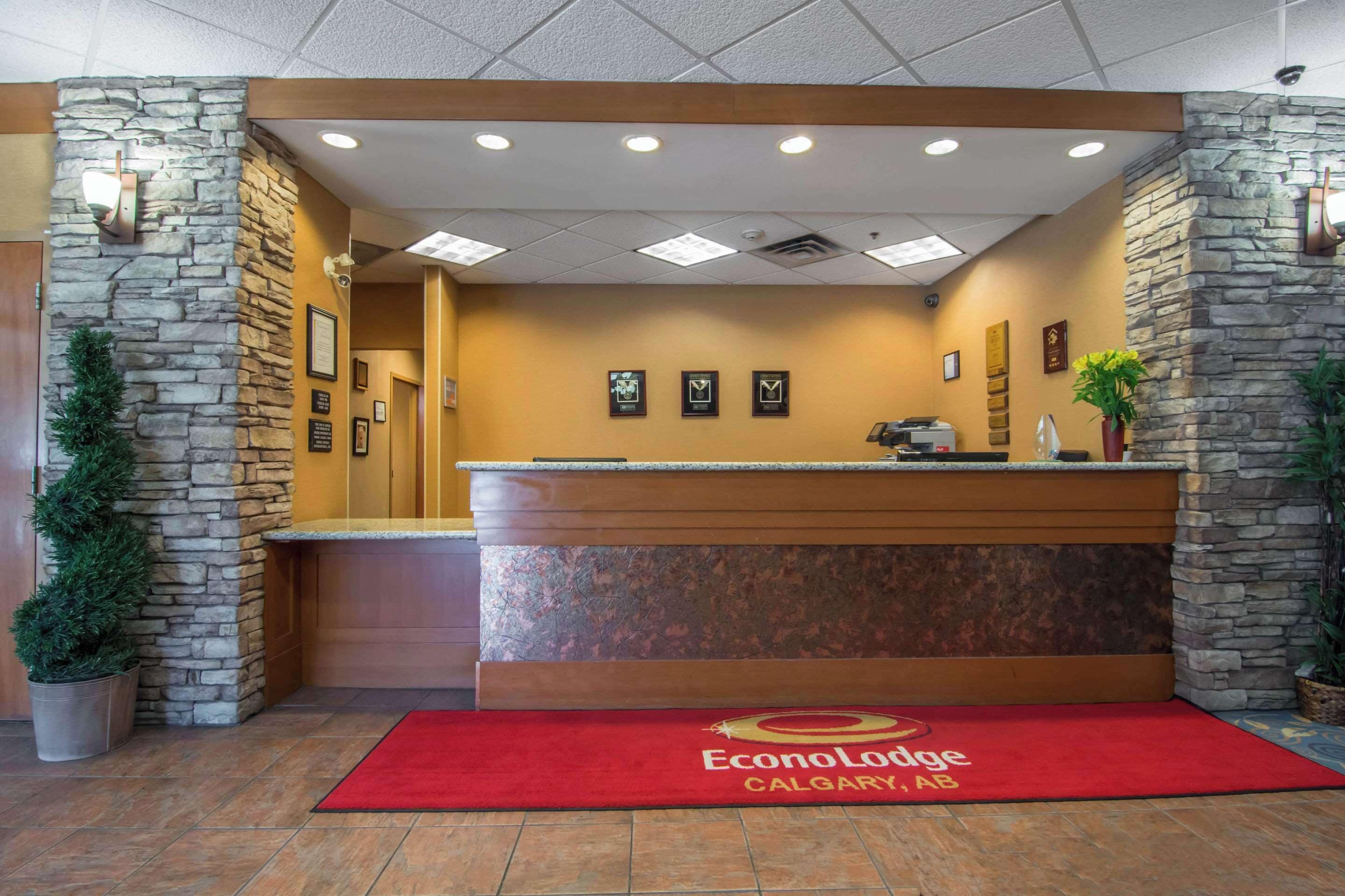 Foto - Econo Lodge Inn & Suites University