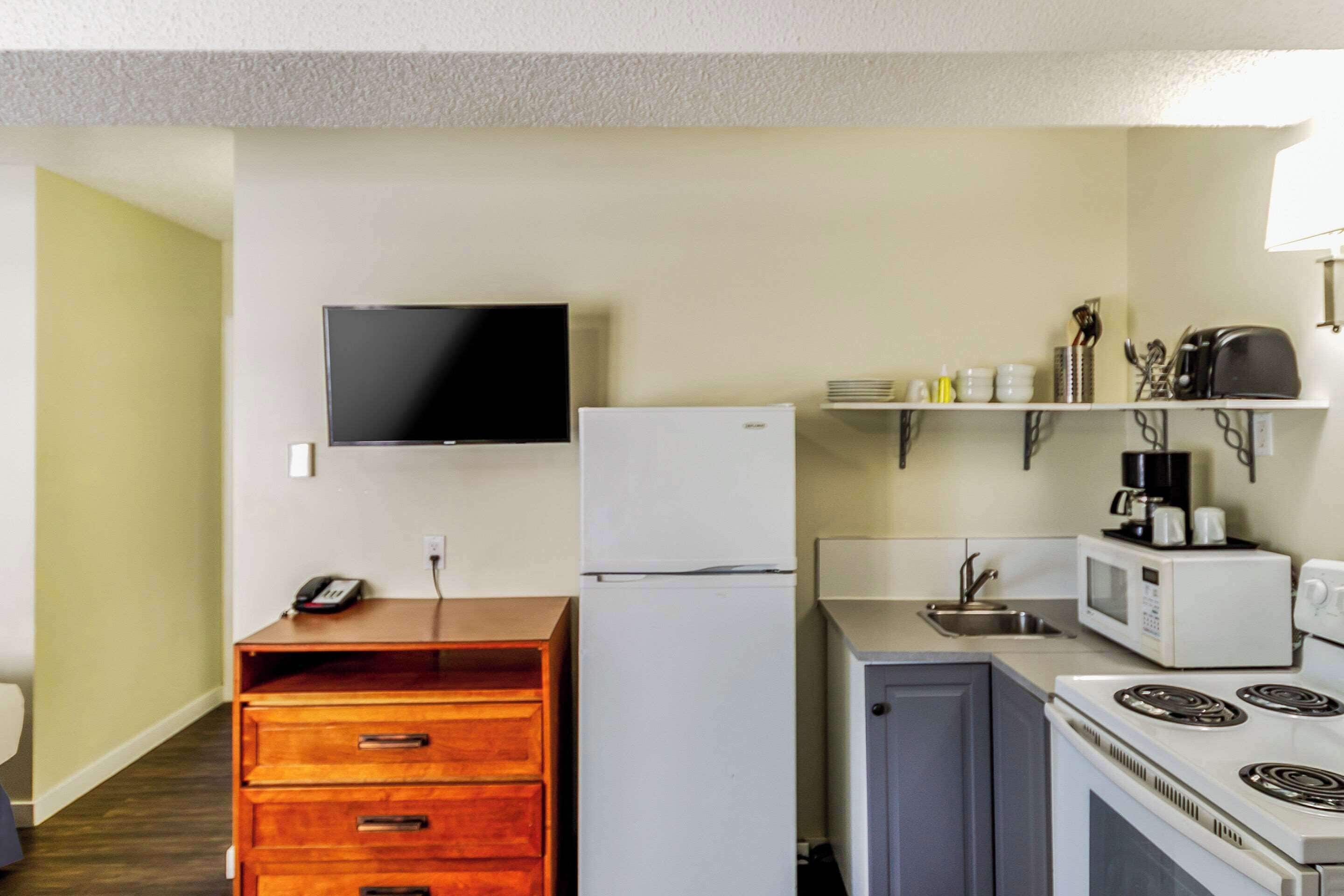 Foto - Econo Lodge Inn & Suites University