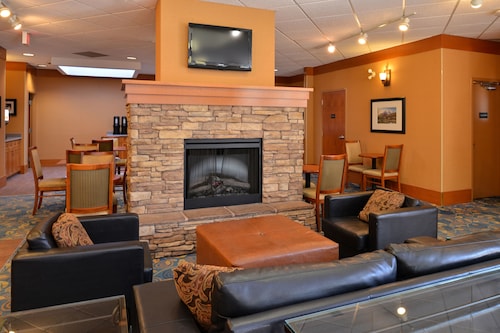 Econo Lodge Inn & Suites University