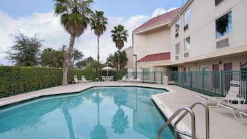 Outdoor pool, pool umbrellas, sun loungers