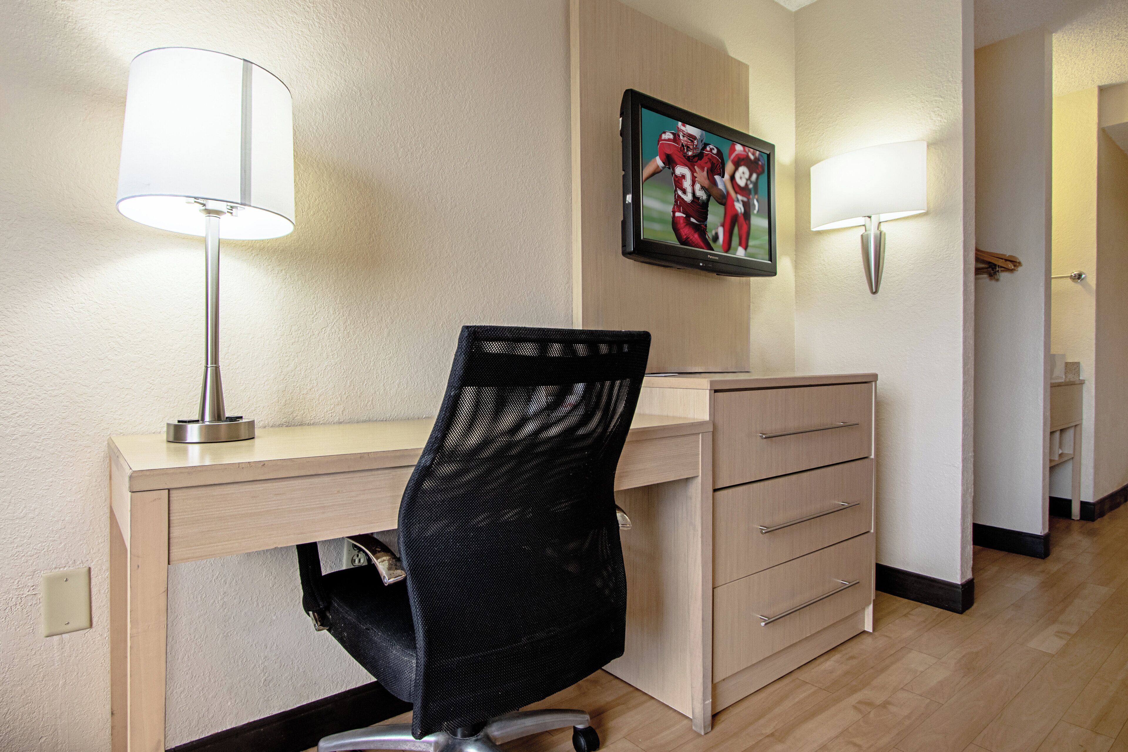 Cortinas blackout, Wi-Fi de cortesia, roupa de cama