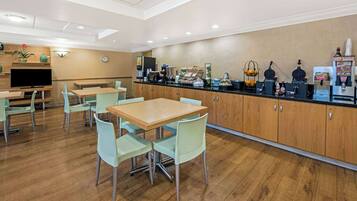 Free daily continental breakfast