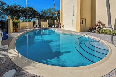 La Quinta Inn & Suites by Wyndham West Palm Beach Airport