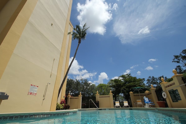 Outdoor pool, pool loungers