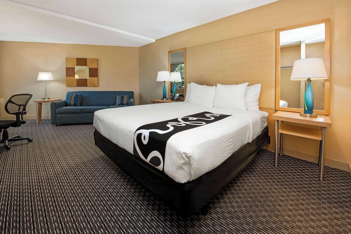 Room, 1 Queen Bed, Accessible, Non Smoking (Bathtub) | Premium bedding, desk, iron/ironing board, free WiFi