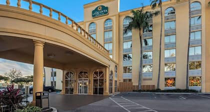 La Quinta Inn & Suites by Wyndham West Palm Beach Airport