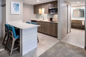 Fridge, microwave, dishwasher, coffee/tea maker - Hampton Inn & Suites Venice Bayside South Sarasota (Venice)