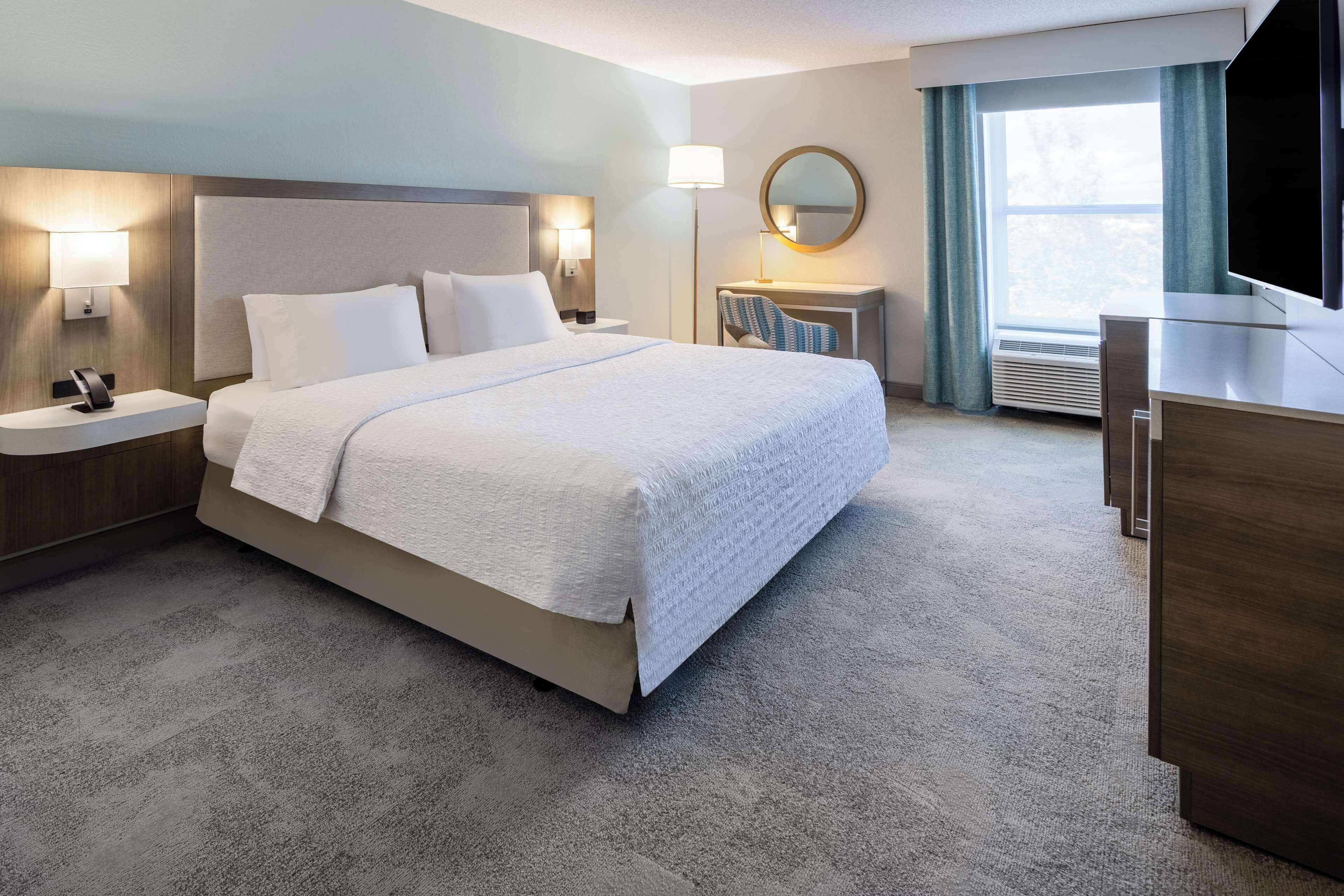 room, 1 king bed, accessible, non smoking | 1 bedroom, premium bedding, desk, blackout curtains