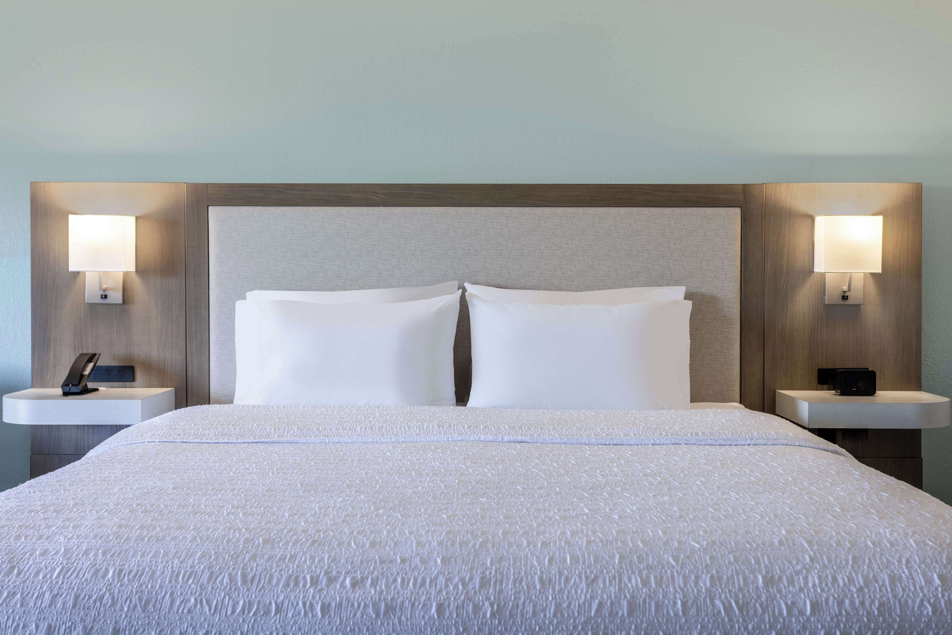 room, 1 king bed, non smoking | 1 bedroom, premium bedding, desk, blackout curtains