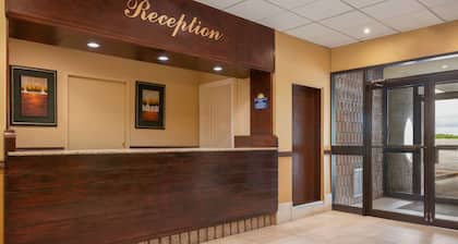 Days Inn & Conference Centre by Wyndham Renfrew