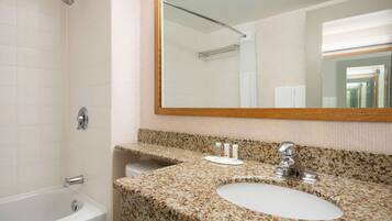 Combined shower/tub, hair dryer, towels