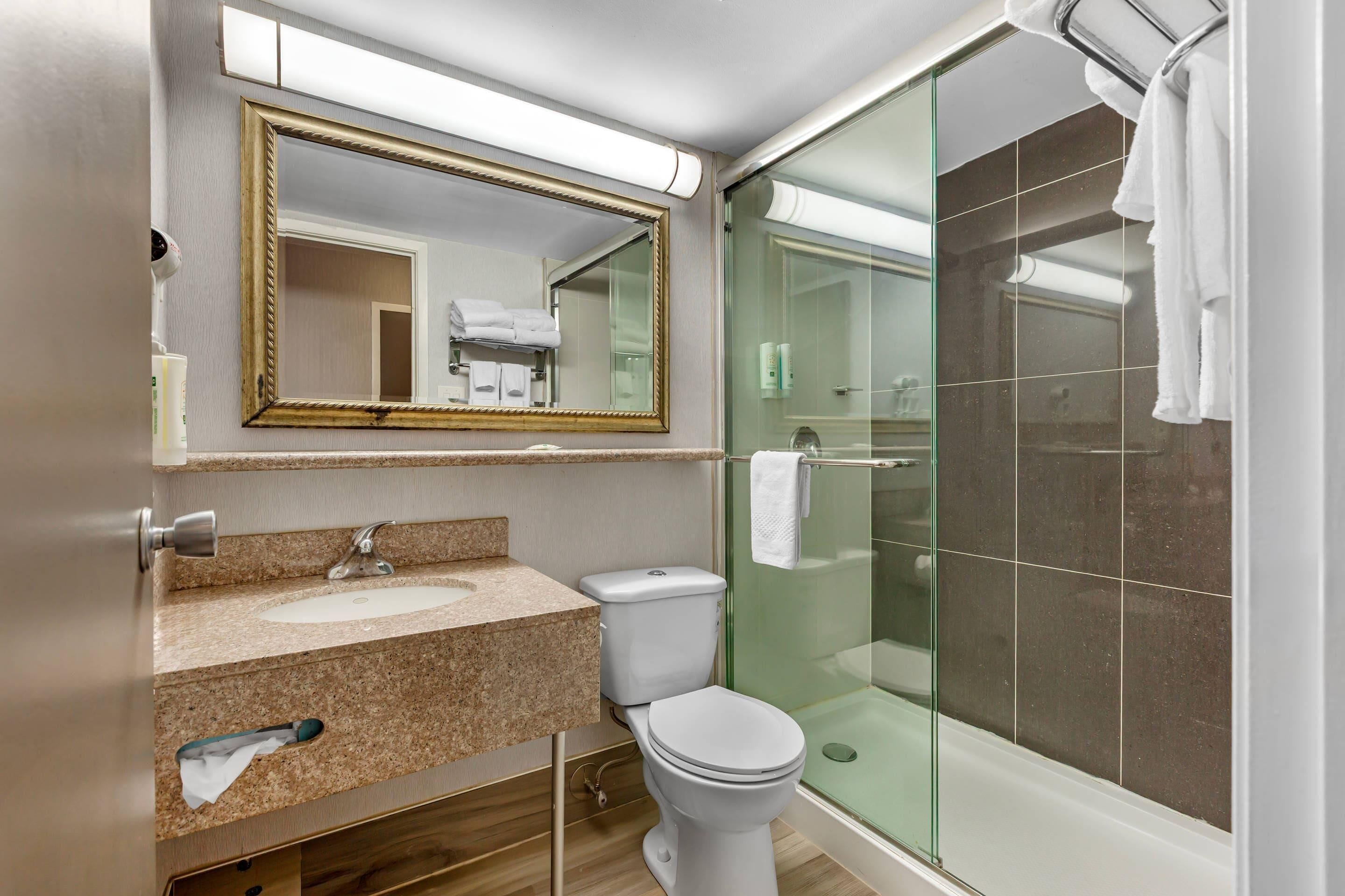 Photo - Quality Inn & Suites 5585 Ambler Drive Mississauga Ontario