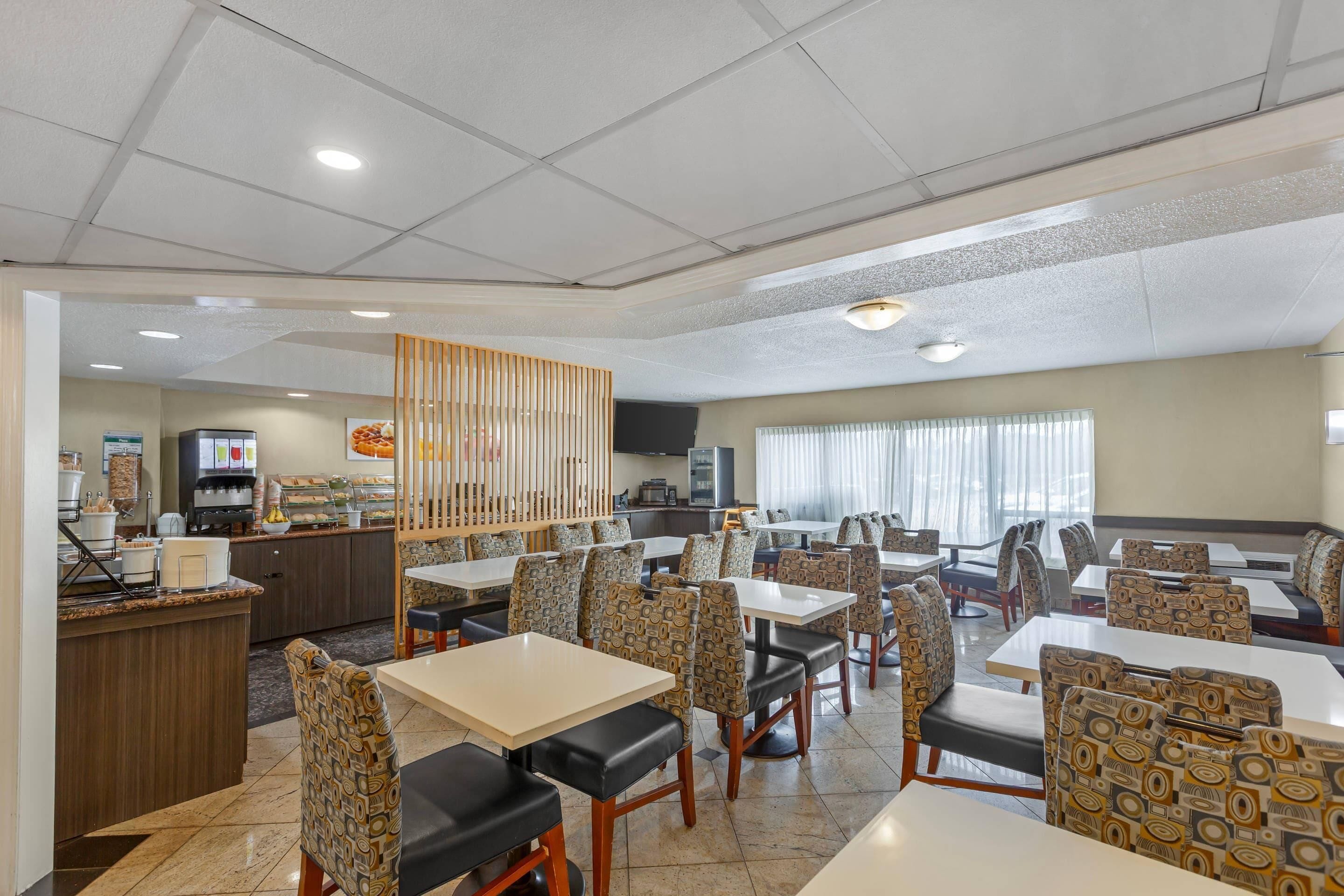 Café da manhã com buffet grátis todos os dias