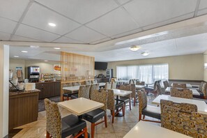 含每日吃到飽早餐