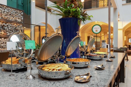 Embassy Suites by Hilton Miami International Airport - Image 19