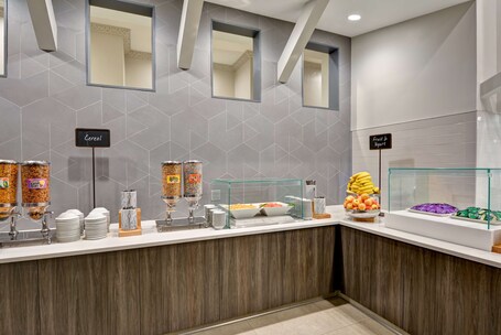 Embassy Suites by Hilton Miami International Airport - Image 20