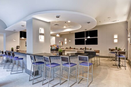 Embassy Suites by Hilton Miami International Airport - Image 21