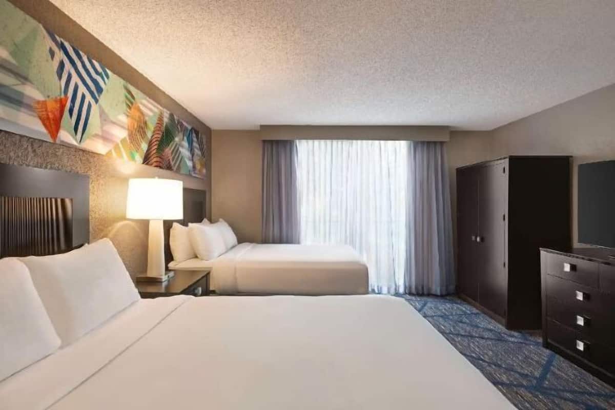 1 bedroom, hypo-allergenic bedding, desk, laptop workspace