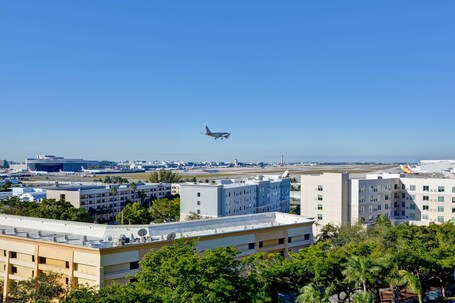 Embassy Suites by Hilton Miami International Airport - Image 45