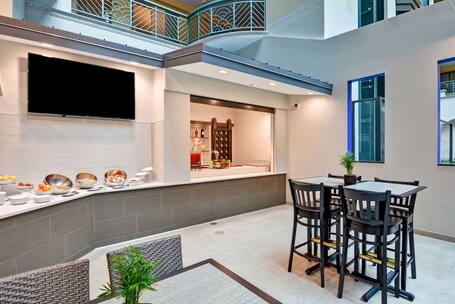 Embassy Suites by Hilton Miami International Airport - Image 67