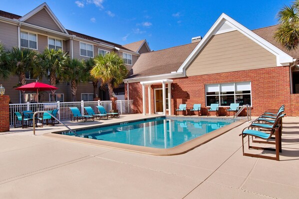 Outdoor pool - Residence Inn by Marriott Tampa at USF/Medical Center (Tampa)