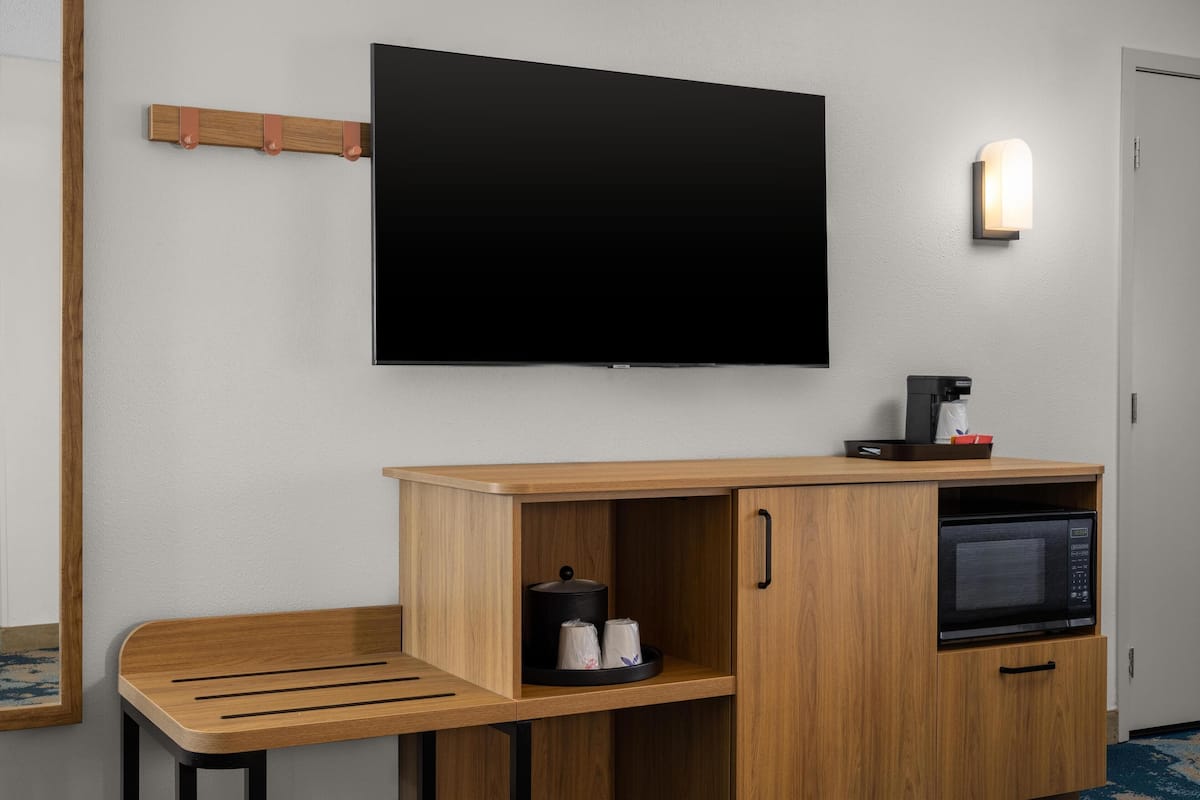 42-inch plasma tv with cable channels, tv, pay films