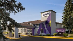 A hotel with a purple and white exterior, a prominent 'spark by Hilton' sign, and a clear sky. - Spark by Hilton Brockville (Brockville)