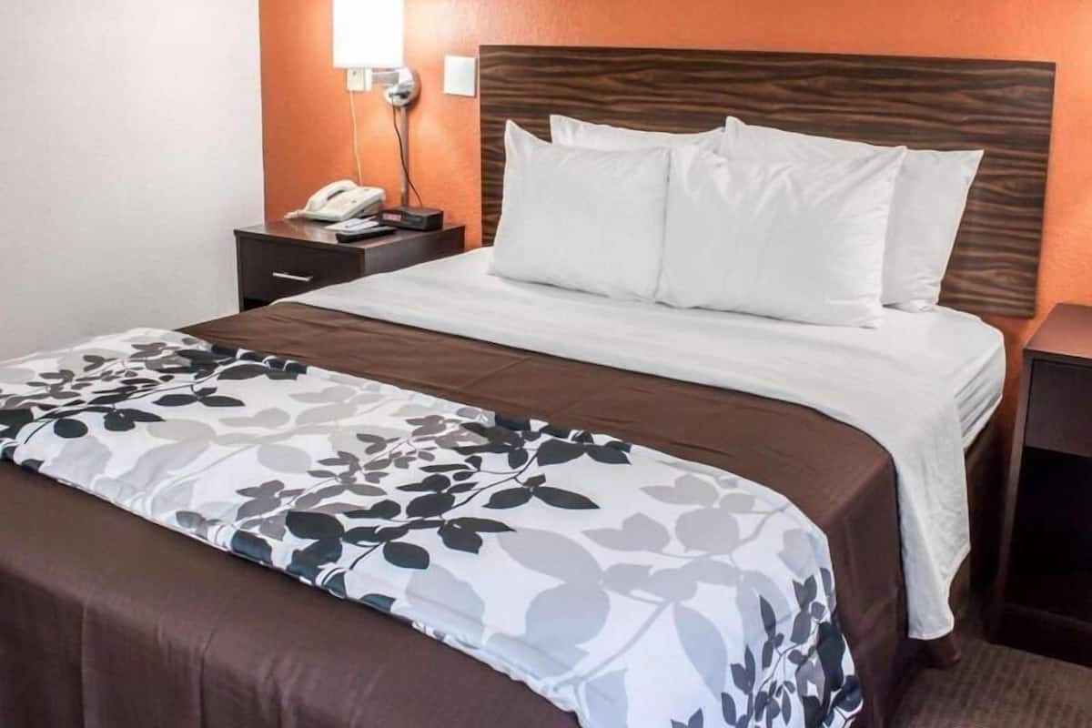 In-room safe, desk, laptop workspace, soundproofing