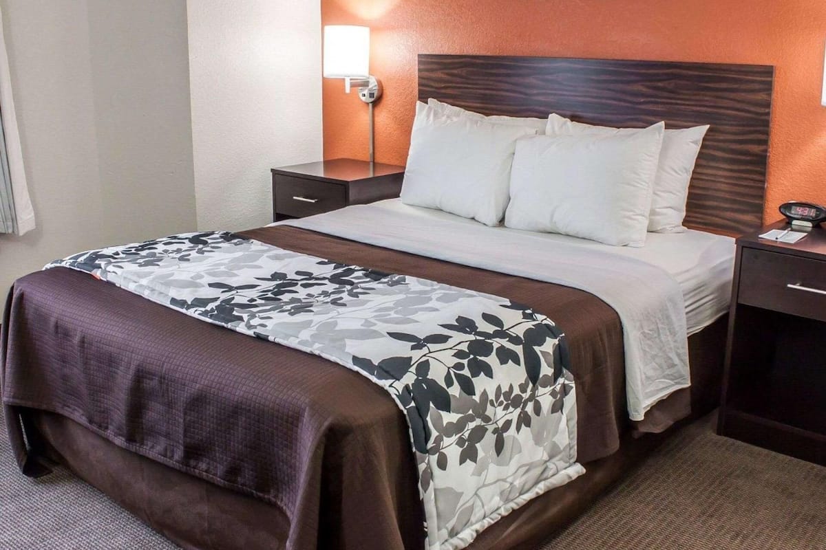 In-room safe, desk, laptop workspace, soundproofing