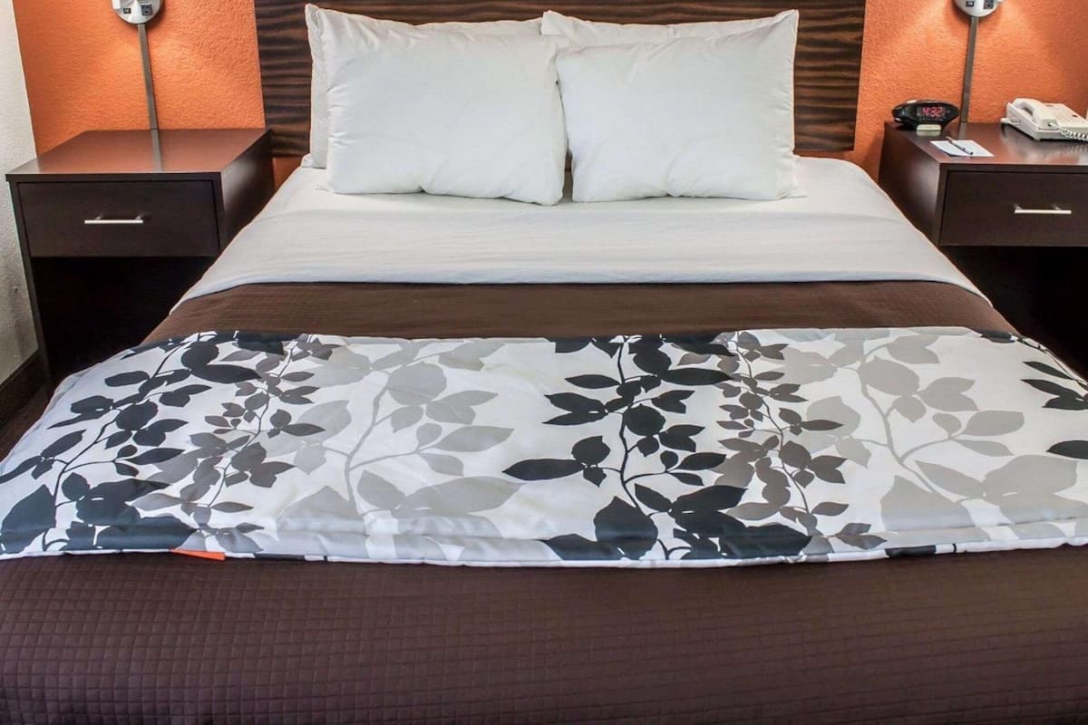 In-room safe, desk, laptop workspace, soundproofing