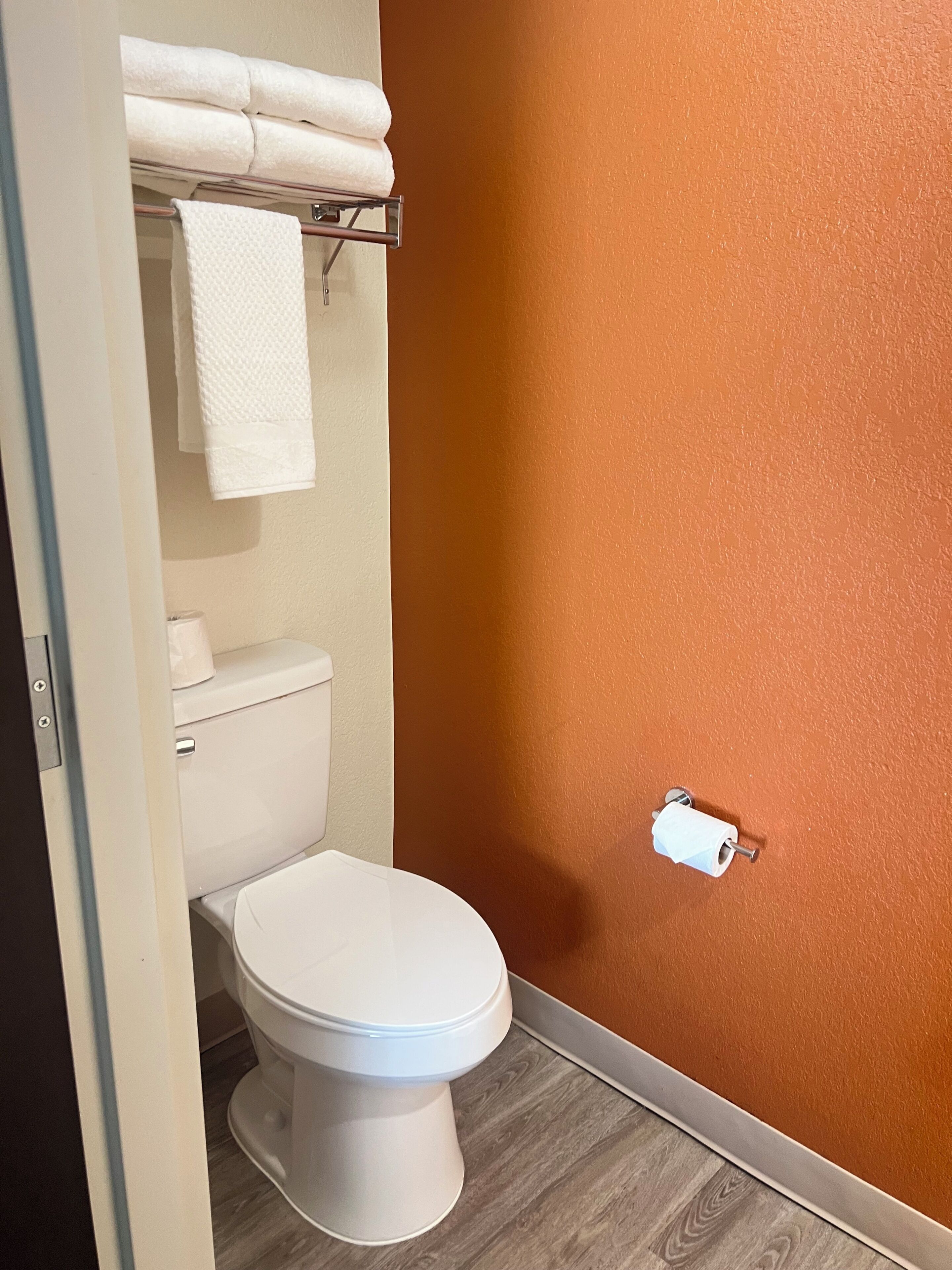 وحدات دش مع أحواض استحمام، مستلزمات مجانية للعناية الشخصية، مجففات شعر