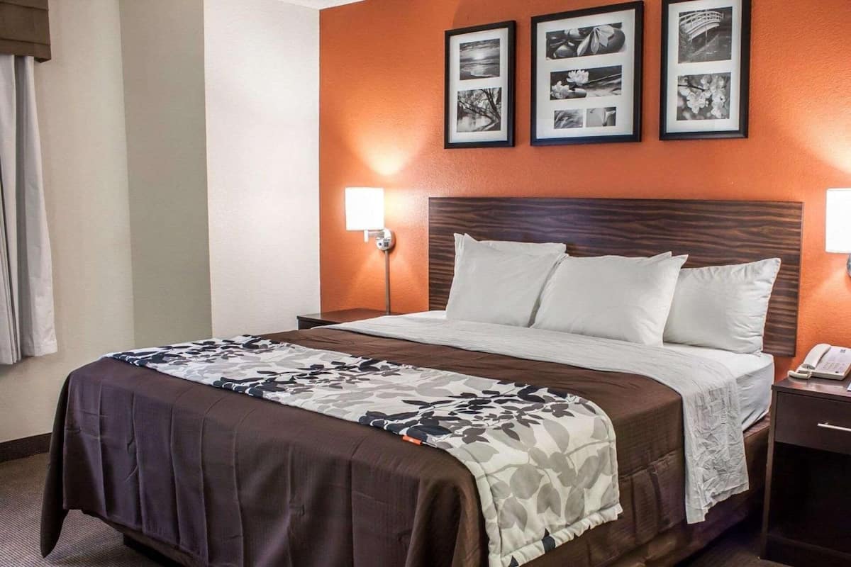 セーフティボックス (室内)、デスク、ノートパソコン用作業スペース、防音設備