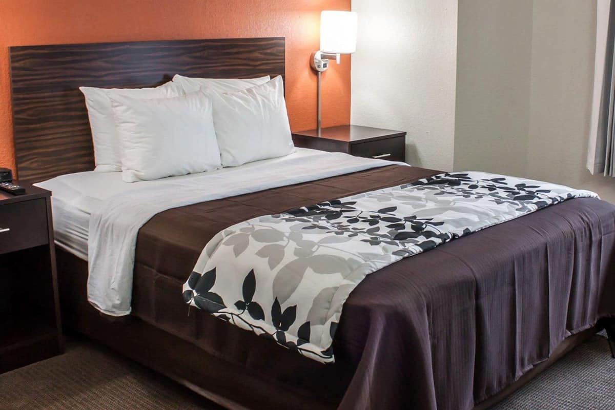 In-room safe, desk, laptop workspace, soundproofing