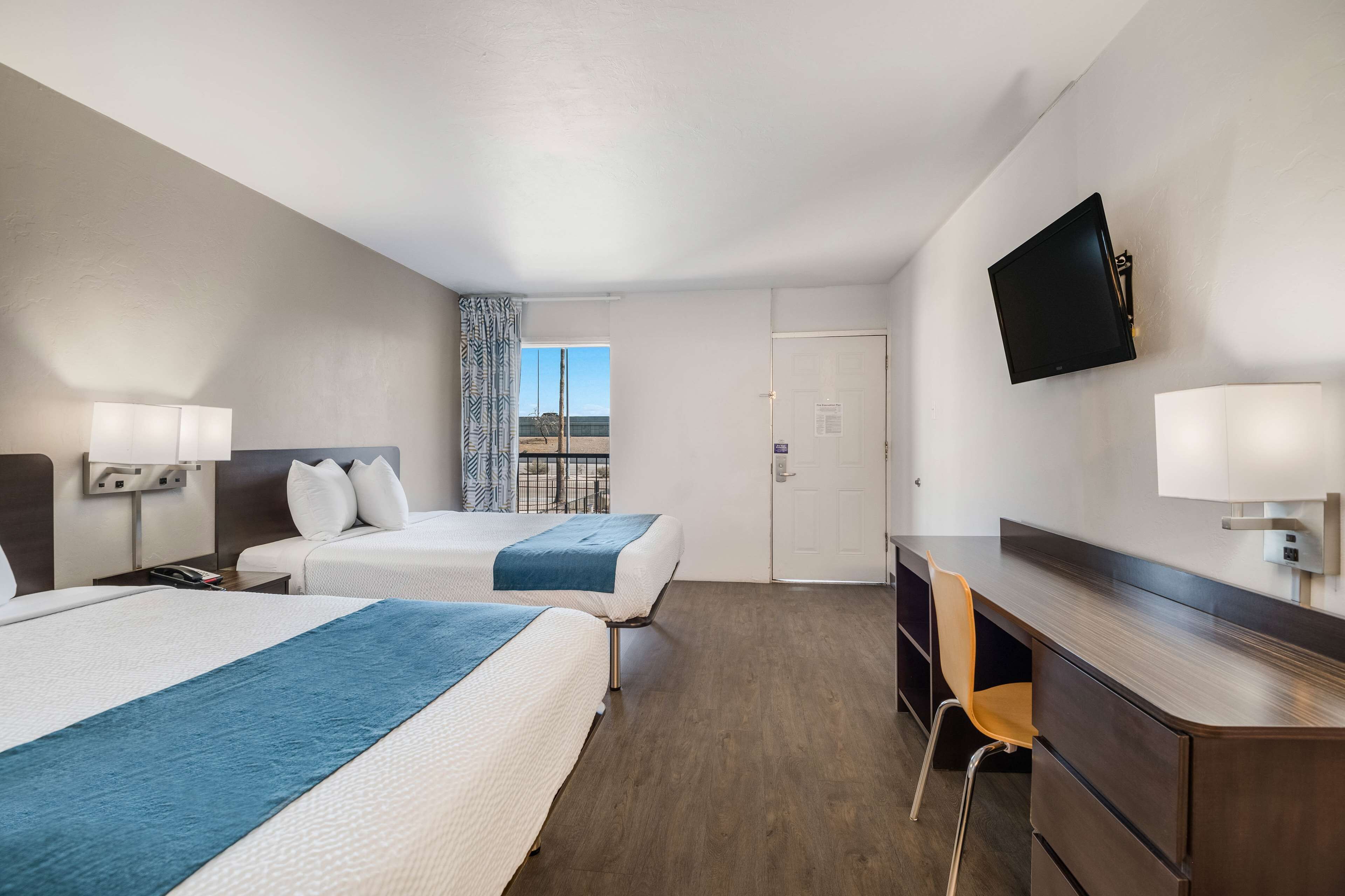 Bureau, espace de travail pour ordinateur portable, Wi-Fi gratuit