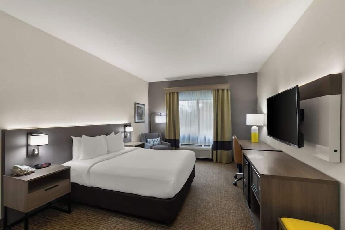 Desk, blackout curtains, iron/ironing board, free WiFi